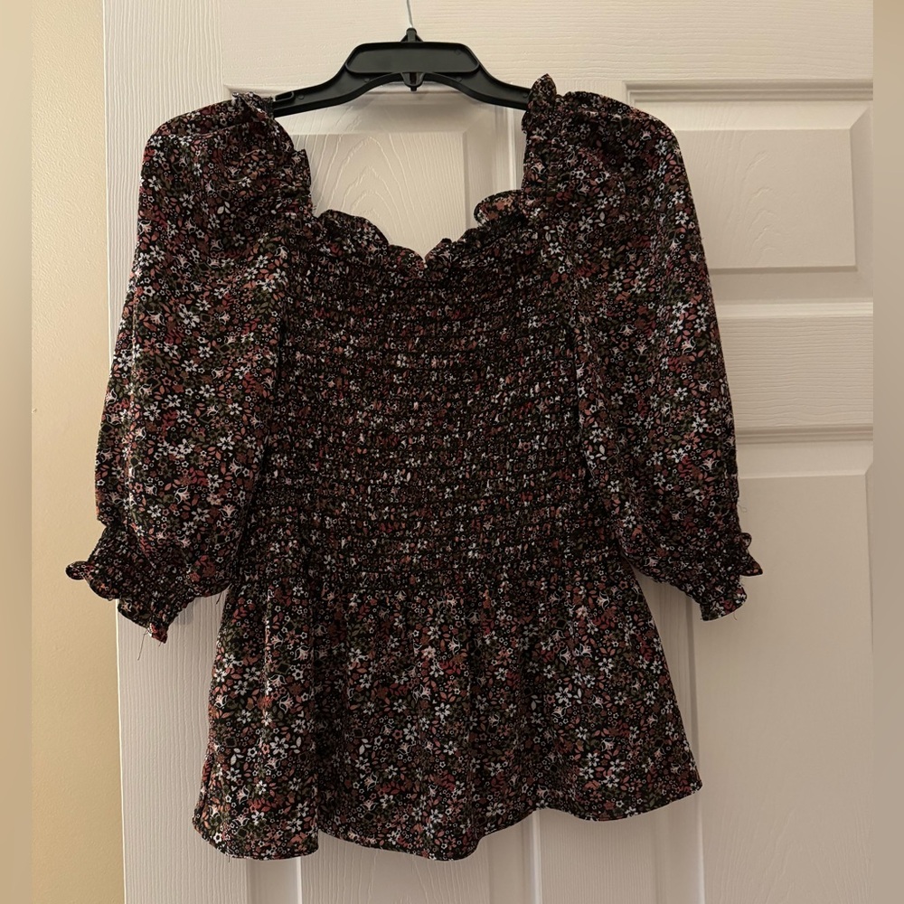 🖤 Smocked Floral Fitted Blouse